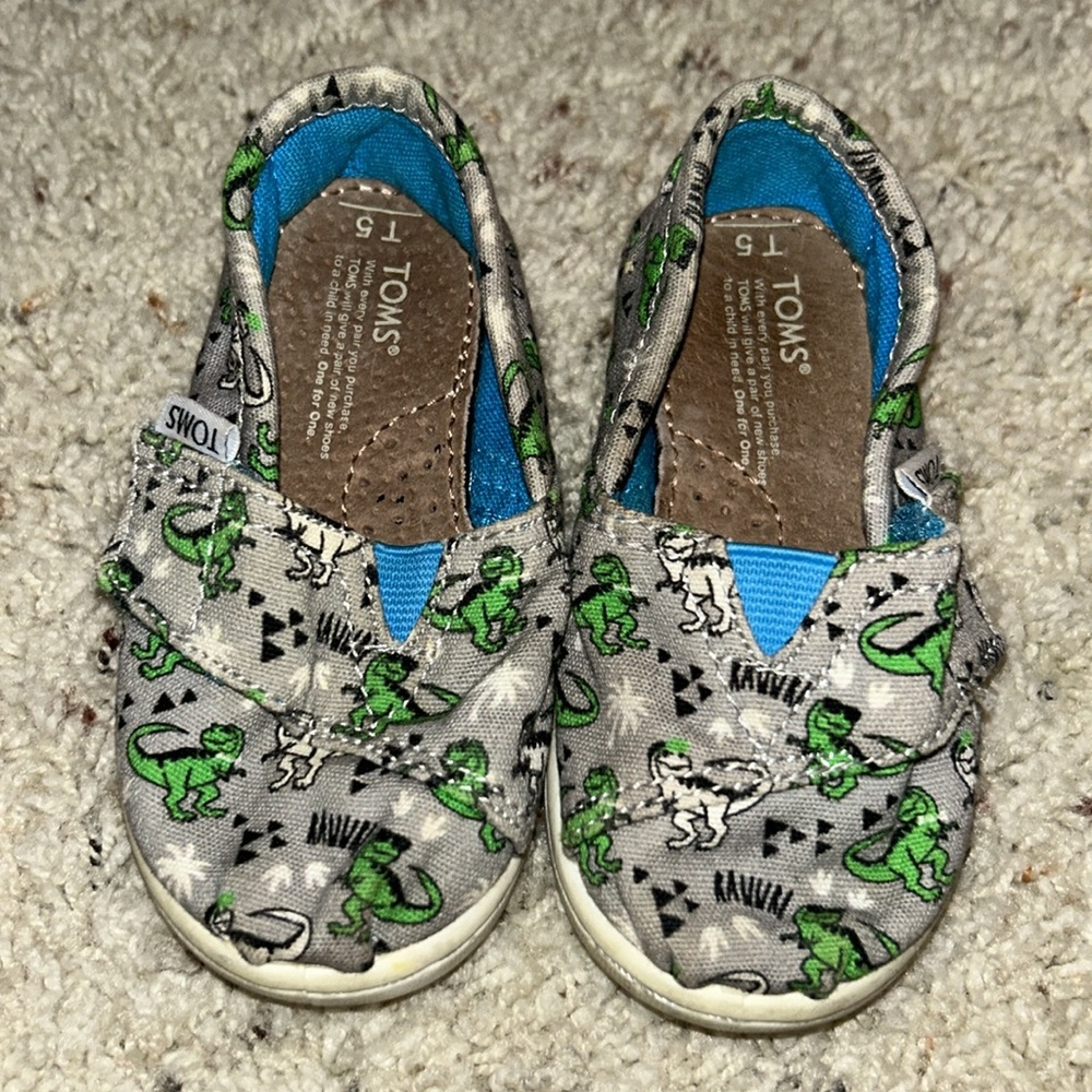 TOMS T5 Dinosaur Shoes